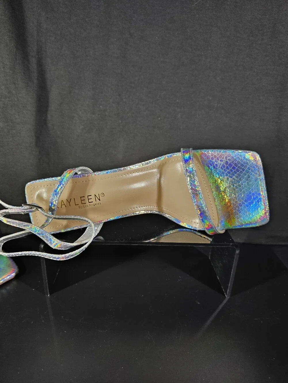 Kayleen by Los Angeles “Briar” Silver Holographic Heel Sandals – Size 7.5 – NIB